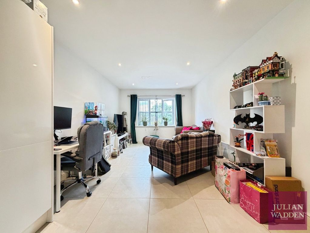 Property photo 2 of 12 Picture No. 11