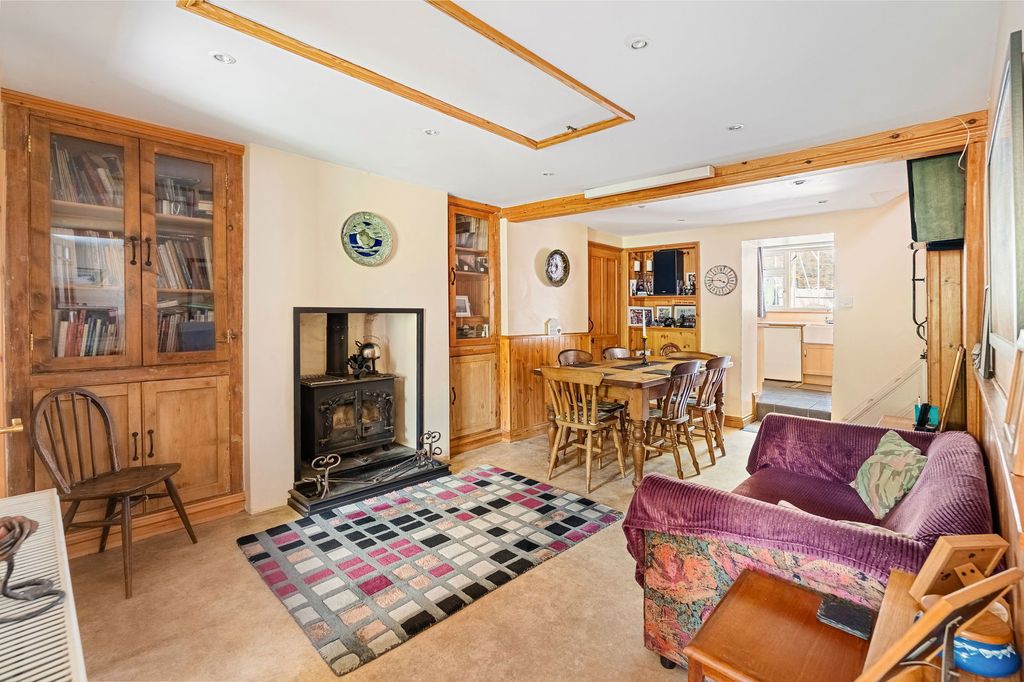 Property photo 3 of 31