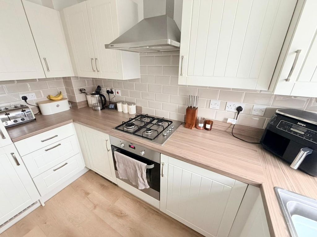 Property photo 3 of 13 Kitchen