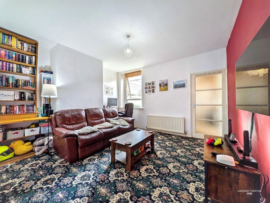 Property photo 2 of 11