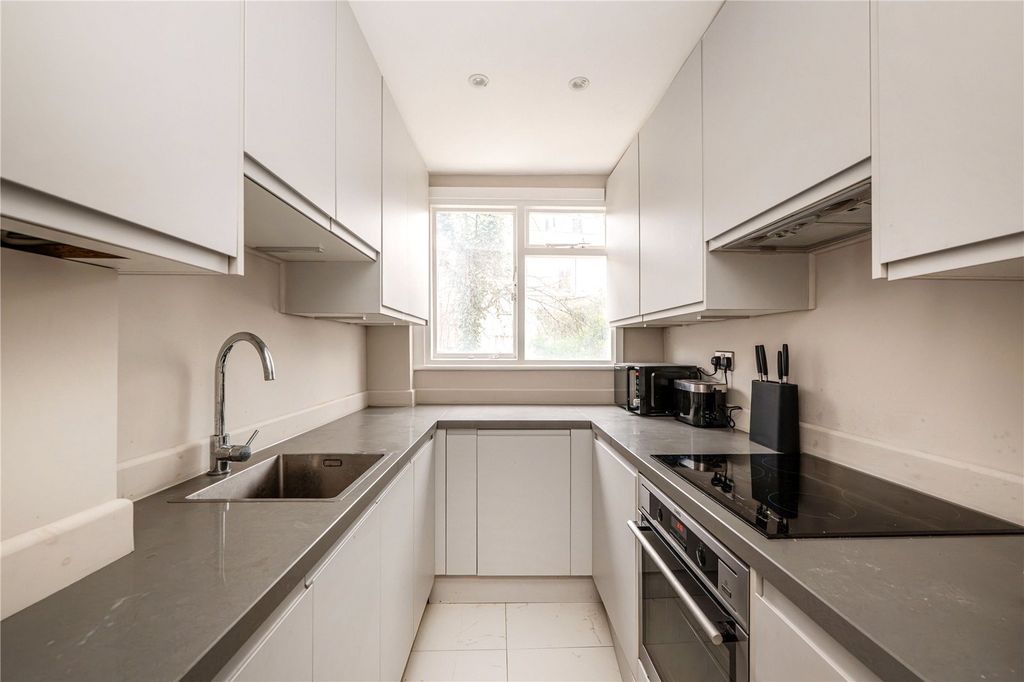 Property photo 2 of 7 Kitchen