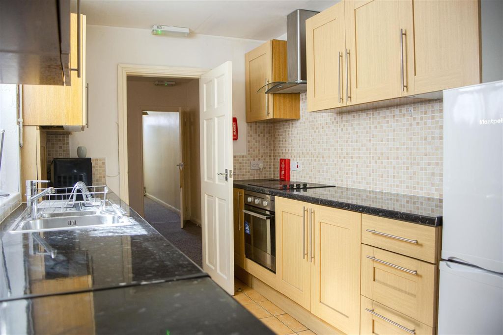 Property photo 3 of 6 Approach