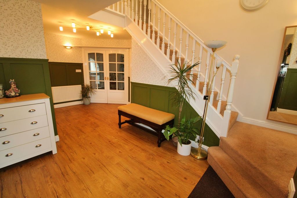 Property photo 2 of 31