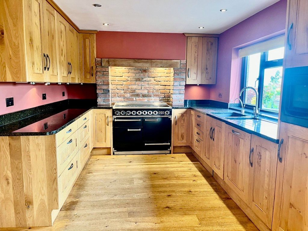 Property photo 2 of 31 Picture No. 03