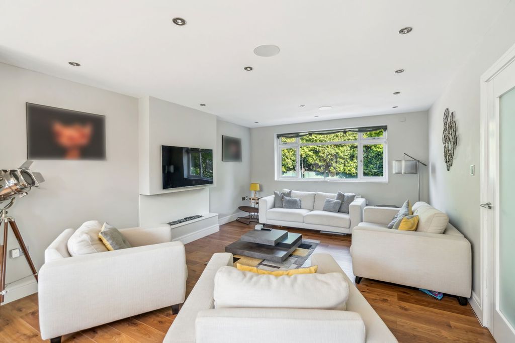 Property photo 3 of 22