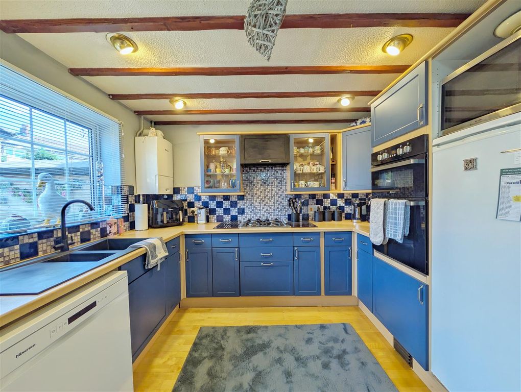 Property photo 3 of 16 Kitchen