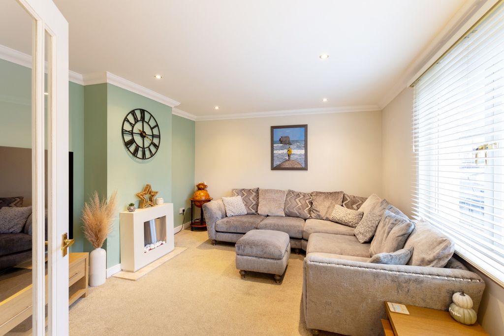 Property photo 3 of 30