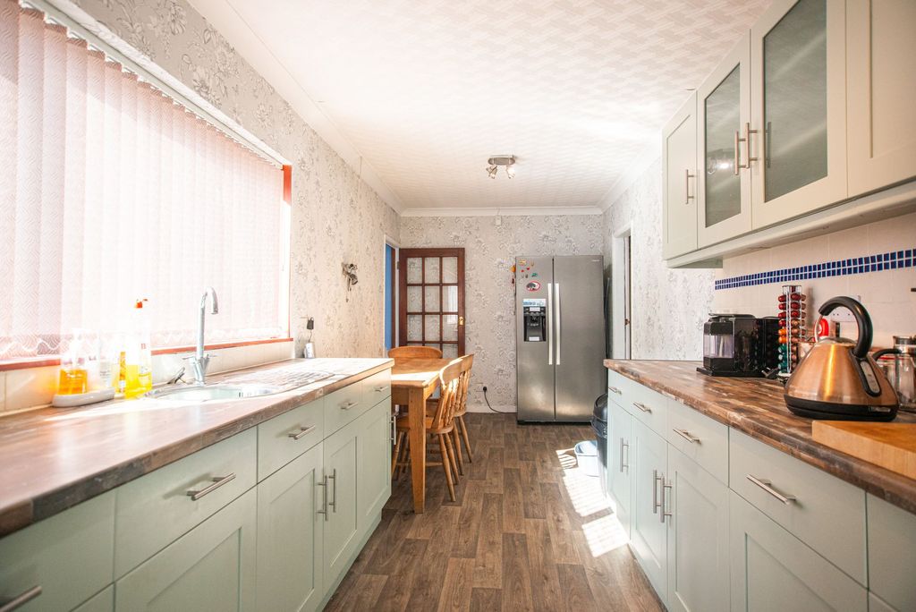 Property photo 3 of 23 Kitchen/Dining Room