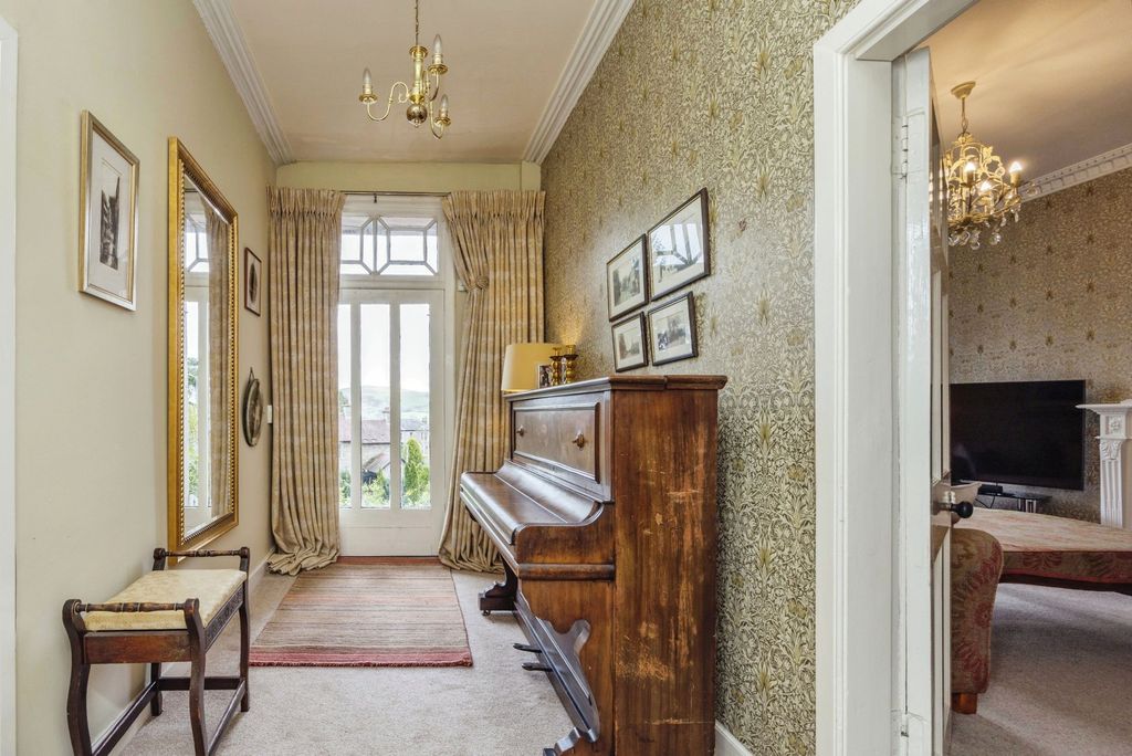 Property photo 2 of 20 Hallway