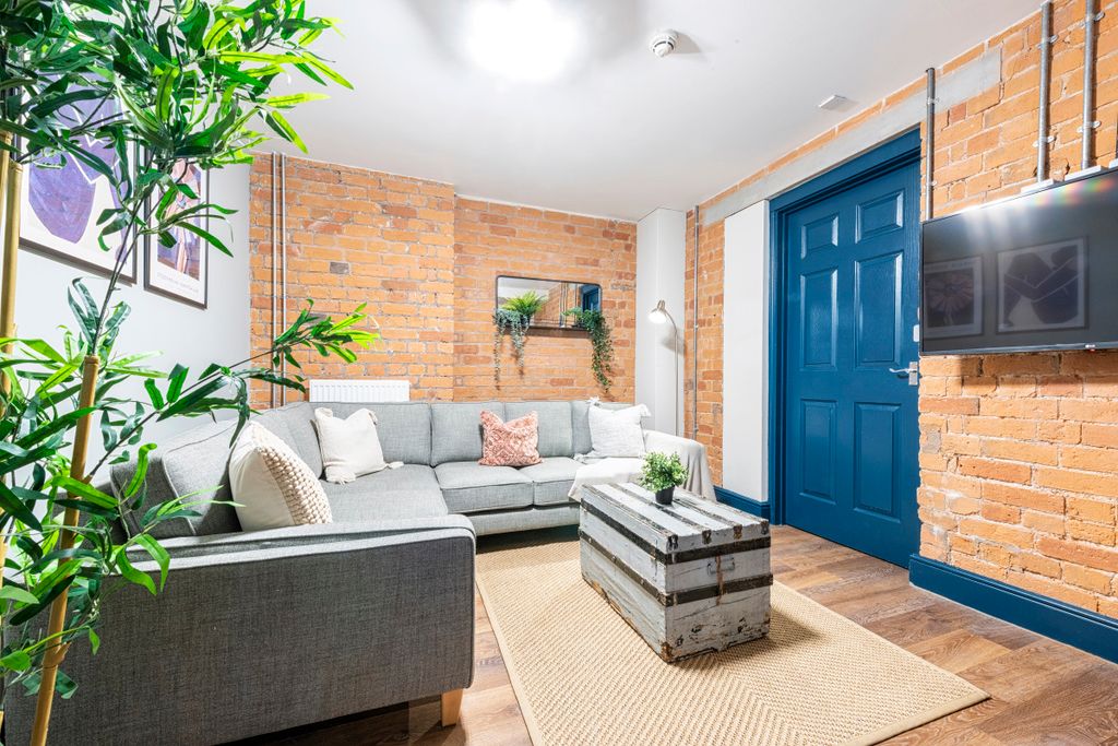 Property photo 1 of 19 Shoe &amp; Boot Factory, Flat 4 Living Room 1
