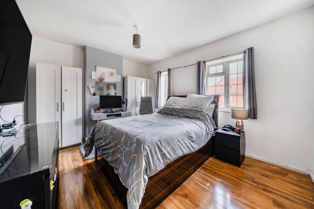 Property photo 2 of 14 Bedroom