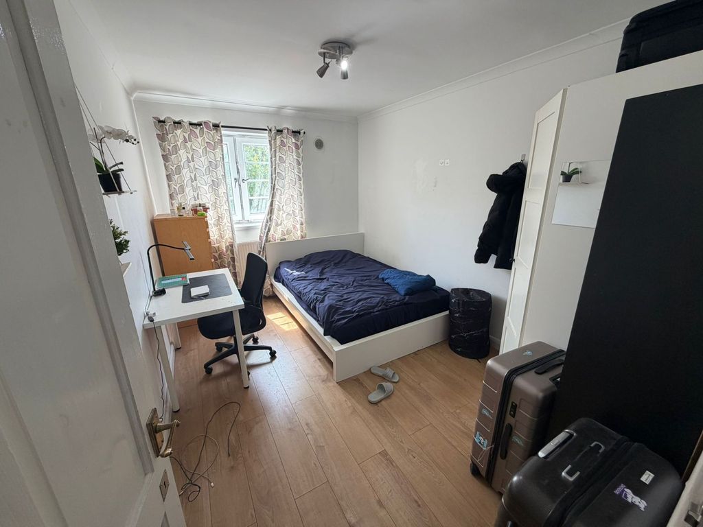 Property photo 3 of 4