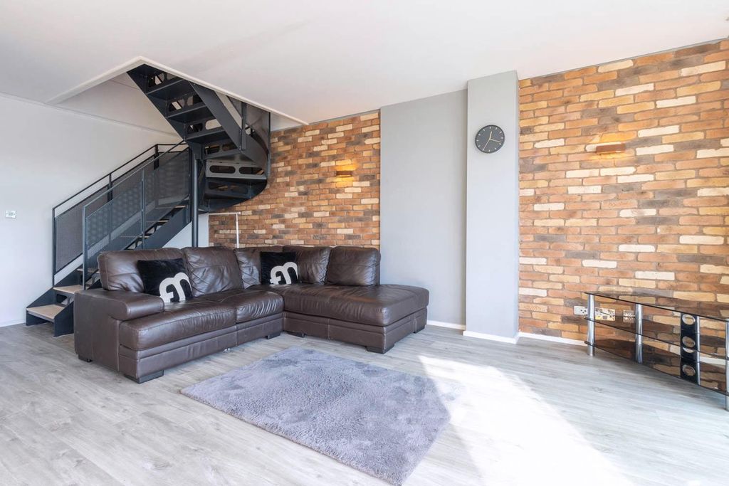 Property photo 2 of 25 Living Room