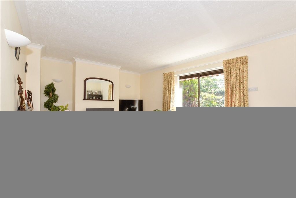 Property photo 3 of 14 Lounge