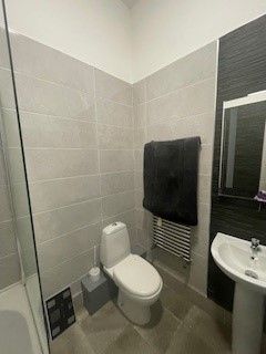 Property photo 3 of 11 Bathroom 2 Pov 1