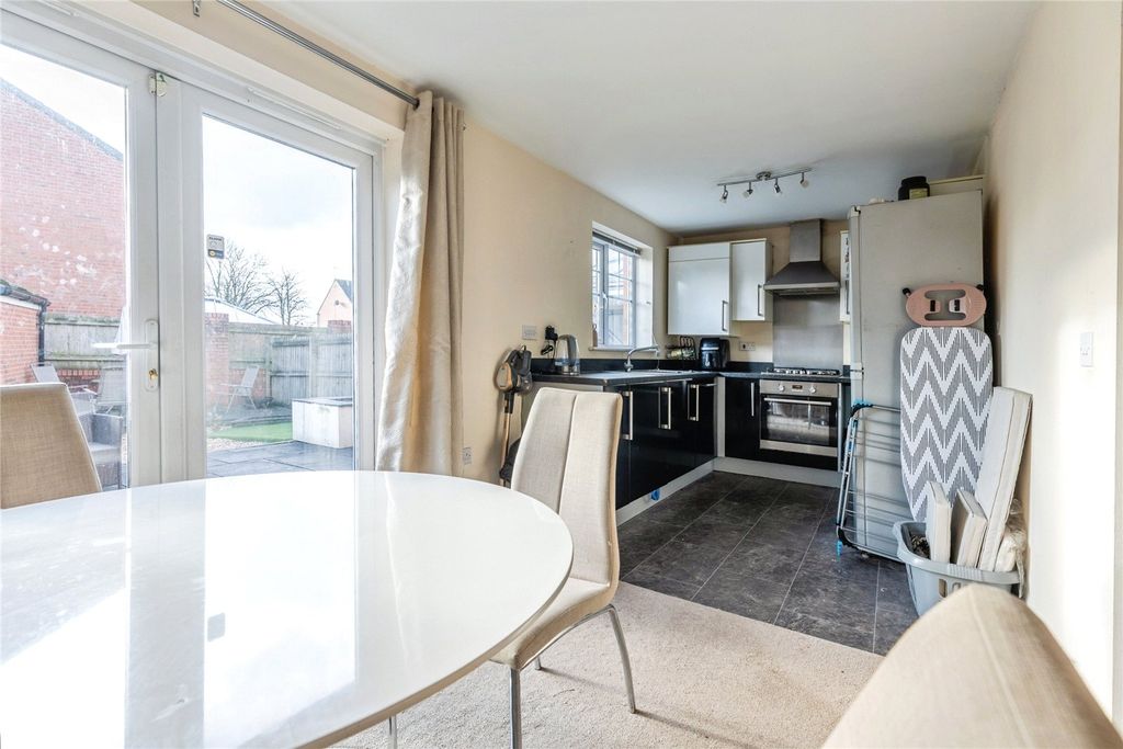 Property photo 3 of 16 Picture No. 12