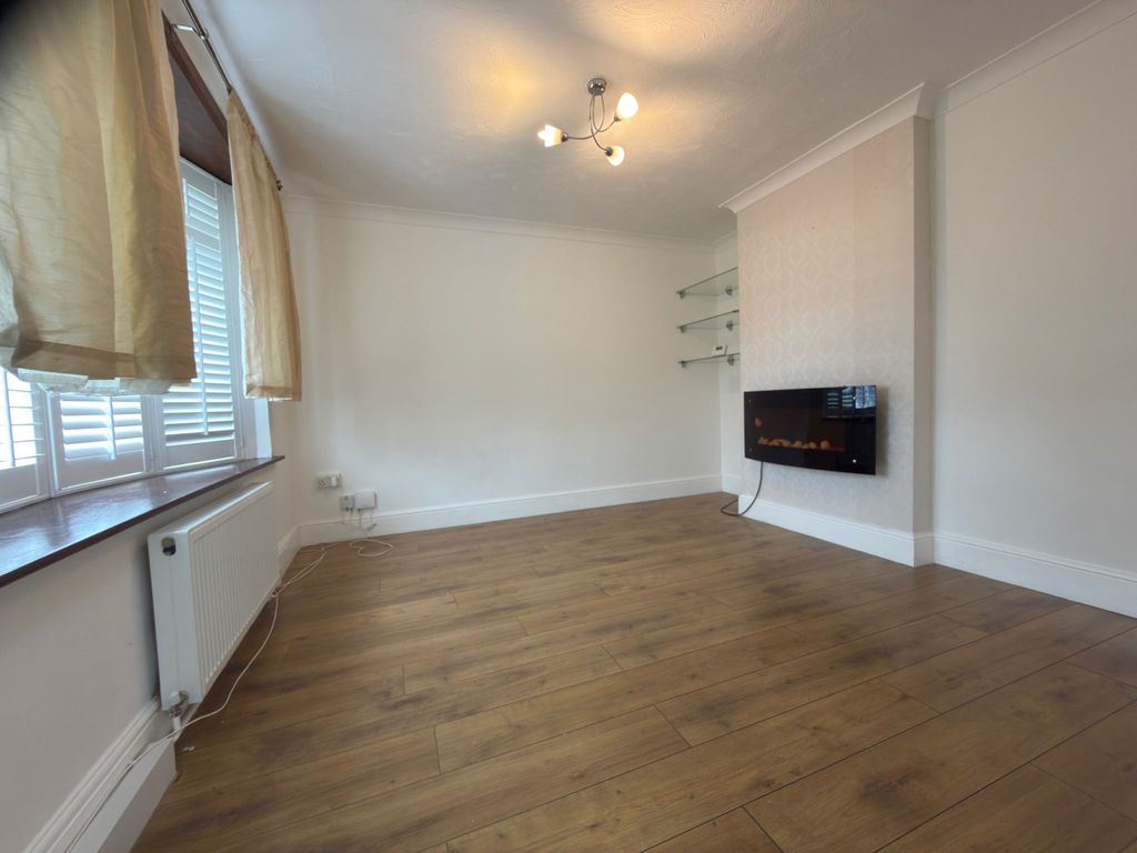 Property photo 3 of 12 A (32)