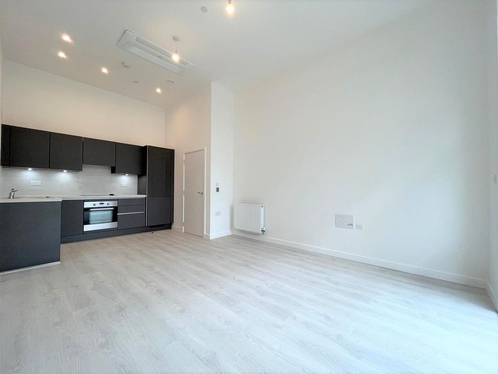 Property photo 2 of 8 Lounge.Jpg