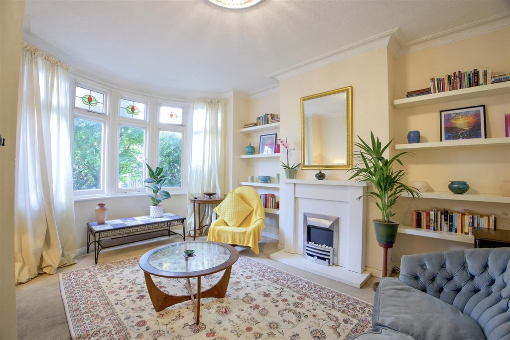 Property photo 2 of 16 Lounge