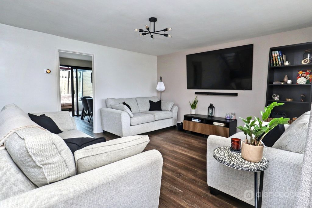 Property photo 3 of 30 4880353