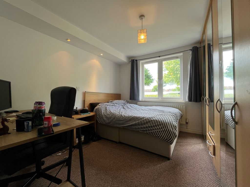 Property photo 3 of 7 c