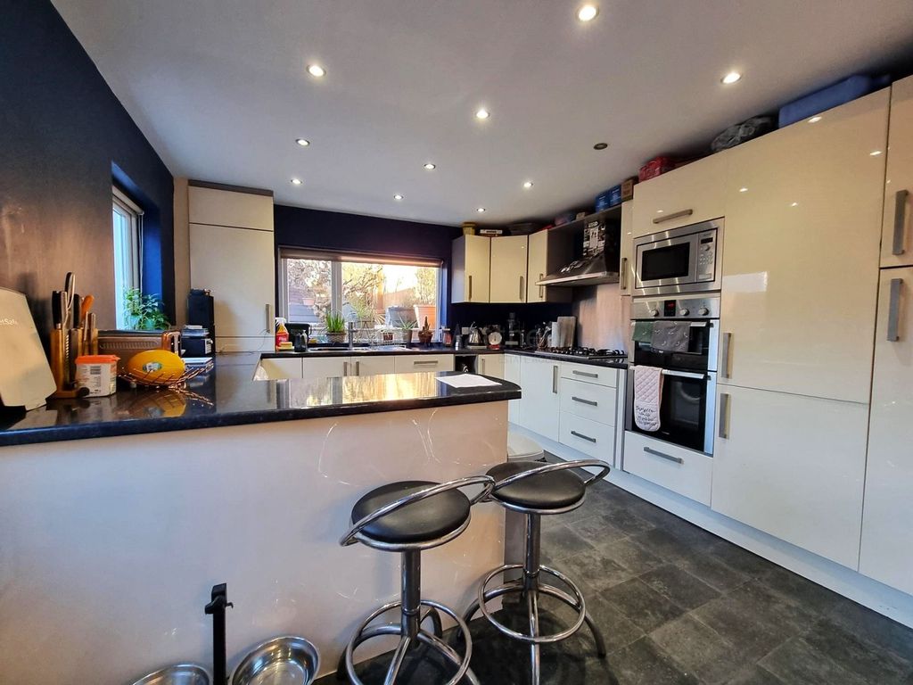 Property photo 3 of 24 Kitchen/Diner