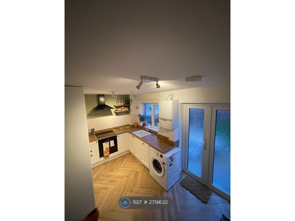 Property photo 3 of 21 Kitchen (2)