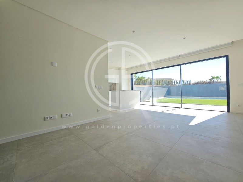 Property photo 2 of 35