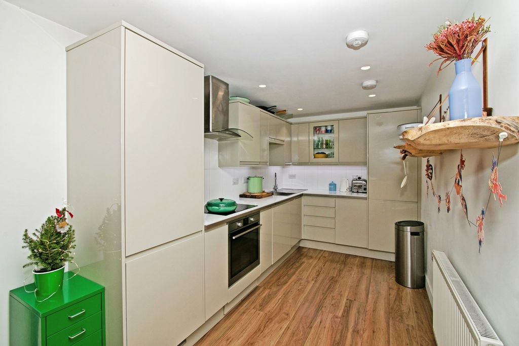 Property photo 2 of 17 Photo