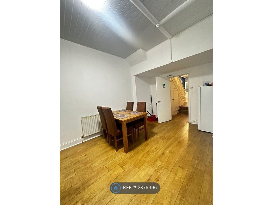 Property photo 3 of 8 Dining