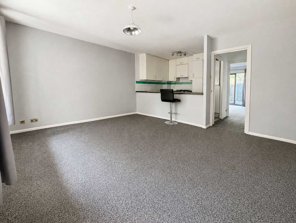 Property photo 3 of 11 Living Room