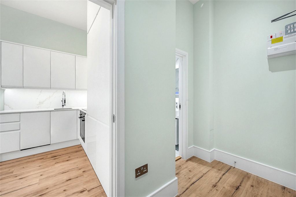 Property photo 2 of 13 Picture No. 14