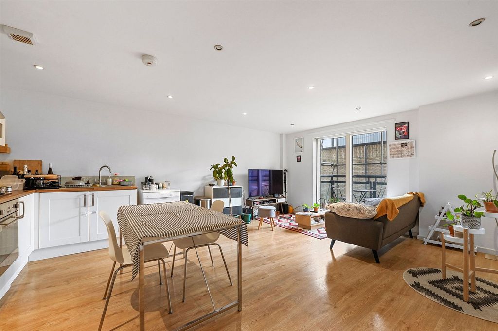 Property photo 1 of 15 Reception