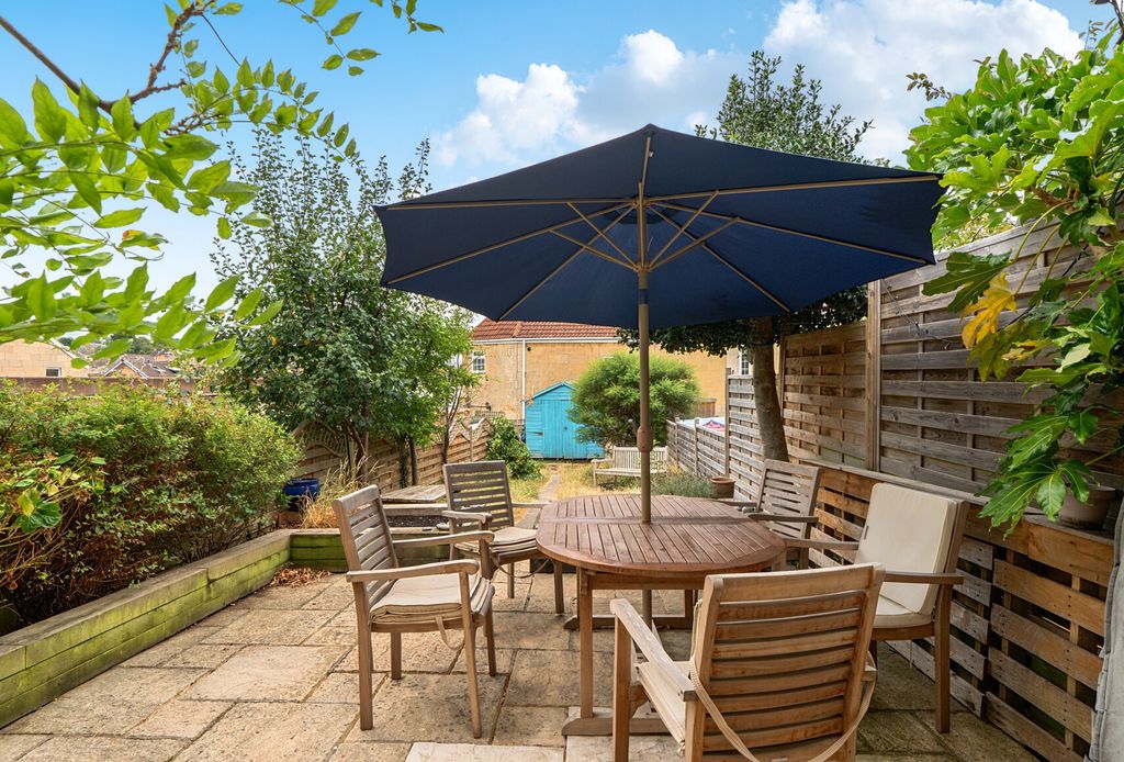 Property photo 3 of 21 Terrace