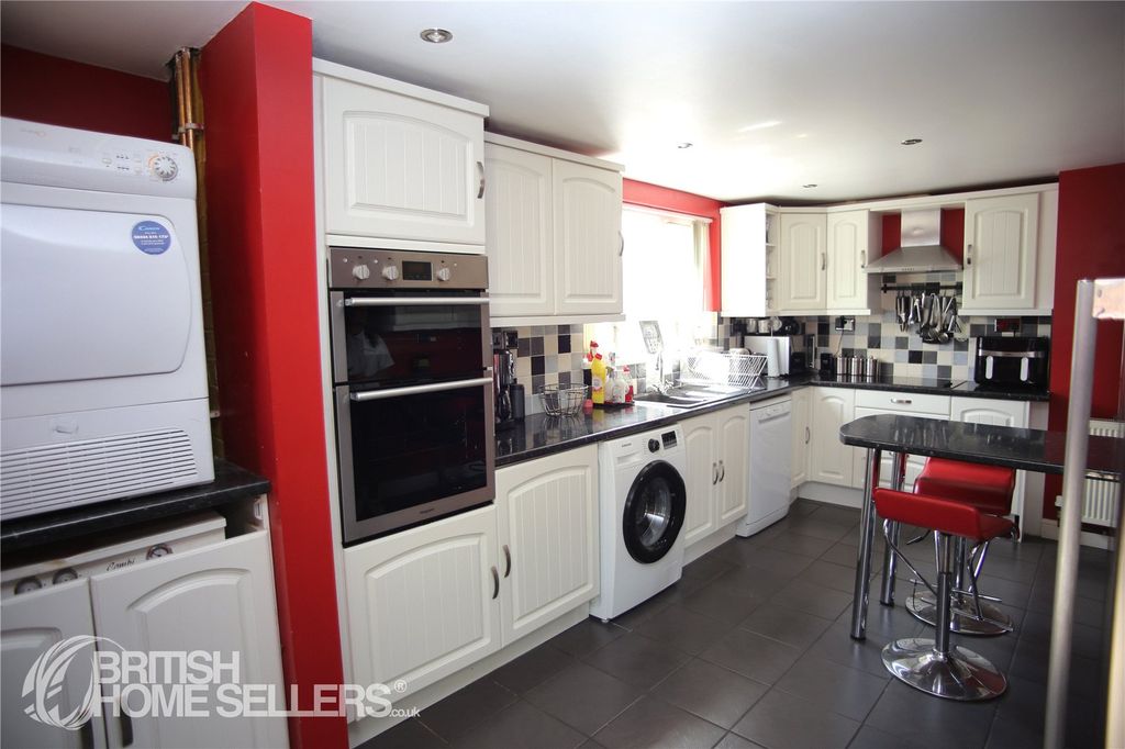Property photo 3 of 21 Picture No. 10