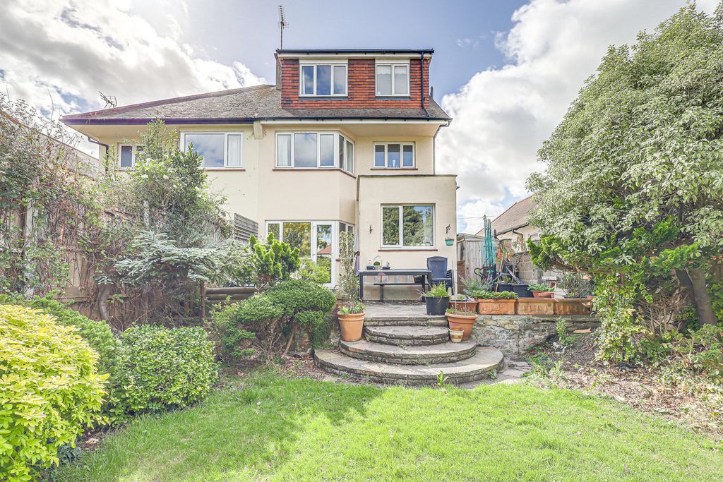 Property photo 2 of 26