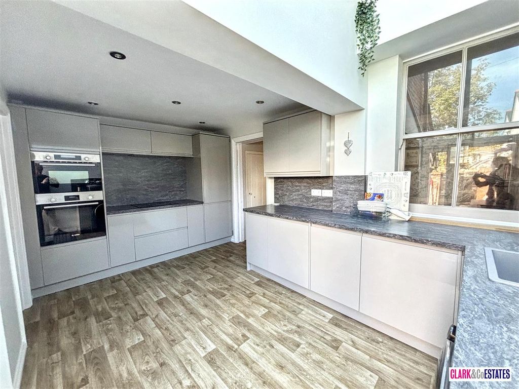 Property photo 3 of 12 Kitchen