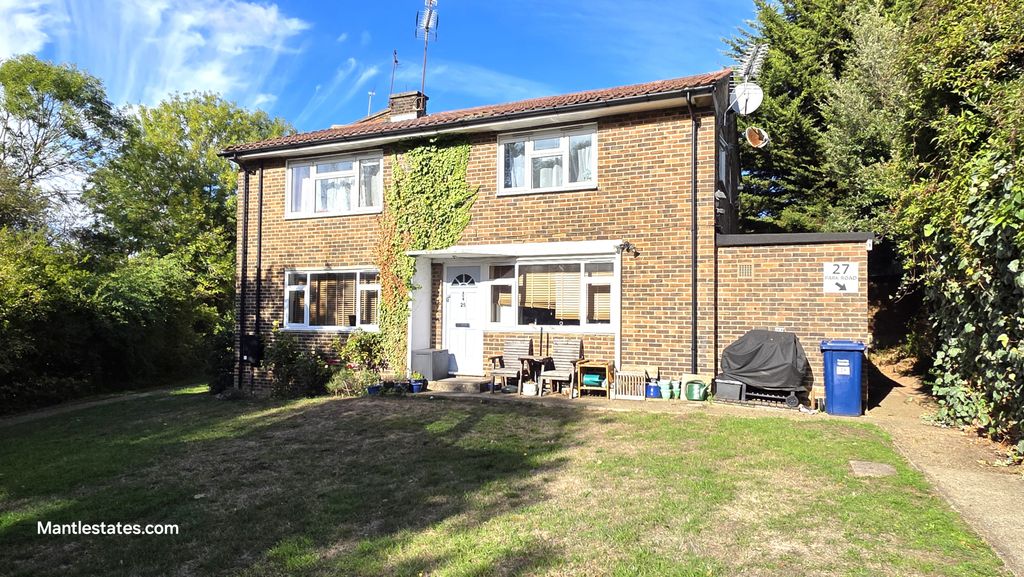 Property photo 1 of 12 2 Bedroom Maisonette For Sale, Park Road, New Barnet En4