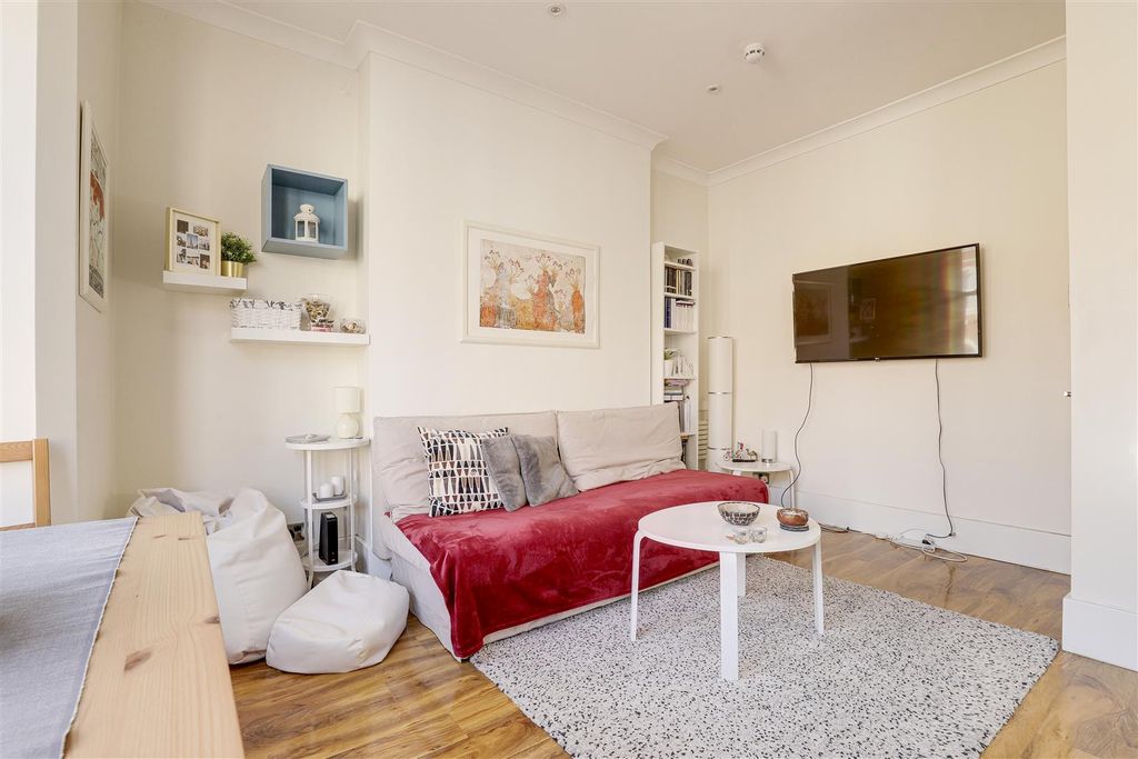 Property photo 3 of 11 09.Jpg