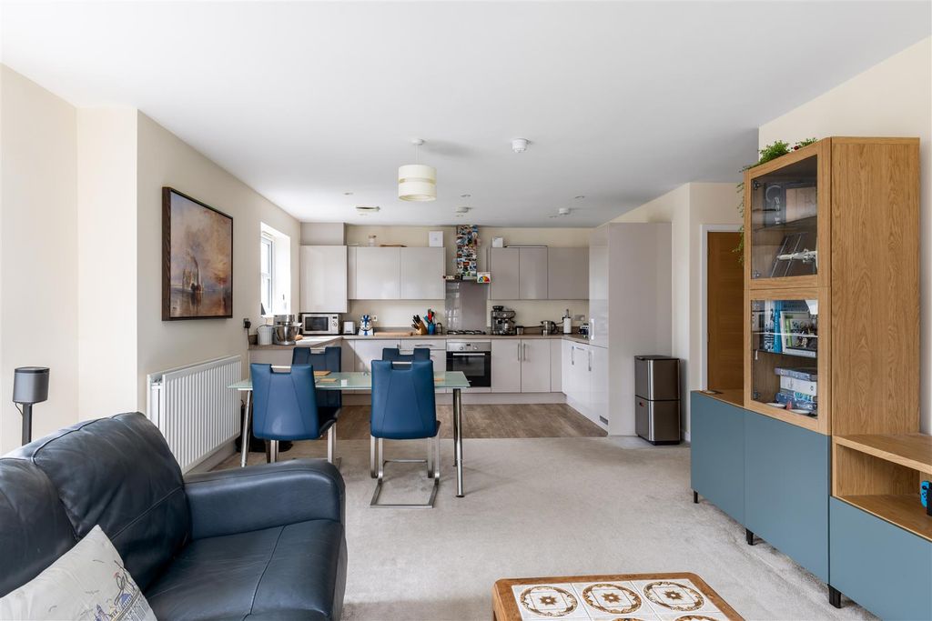 Additional image 10 of 2 bed flat for saleRenfields, Haywards Heath RH16