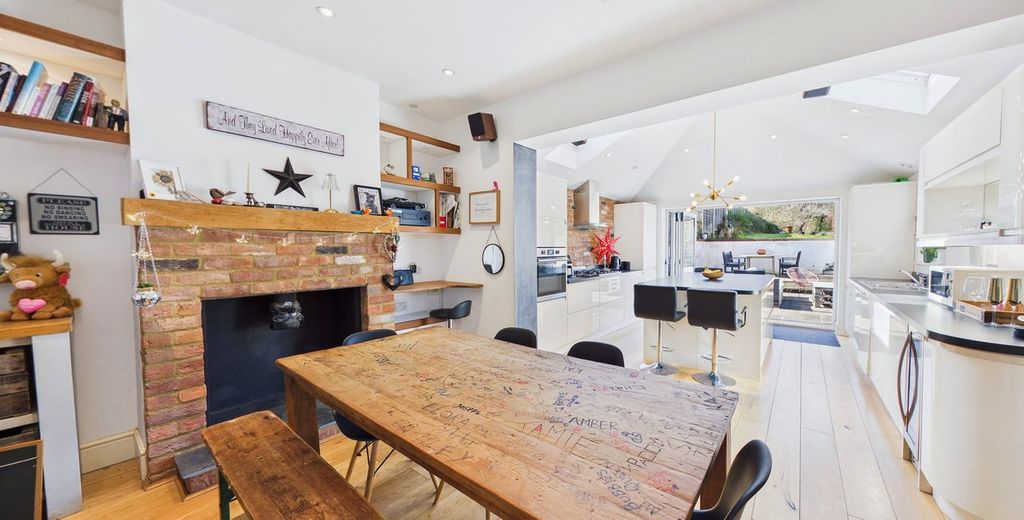 Property photo 2 of 24