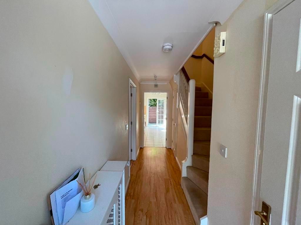 Property photo 2 of 25