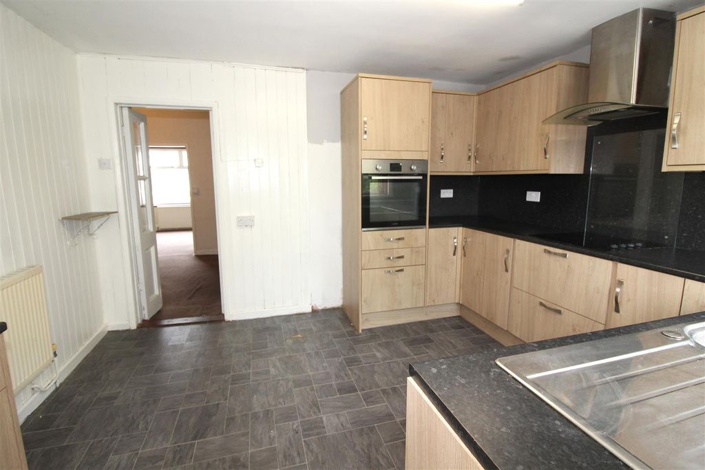 Property photo 3 of 27 Kitchen/Breakfast Room