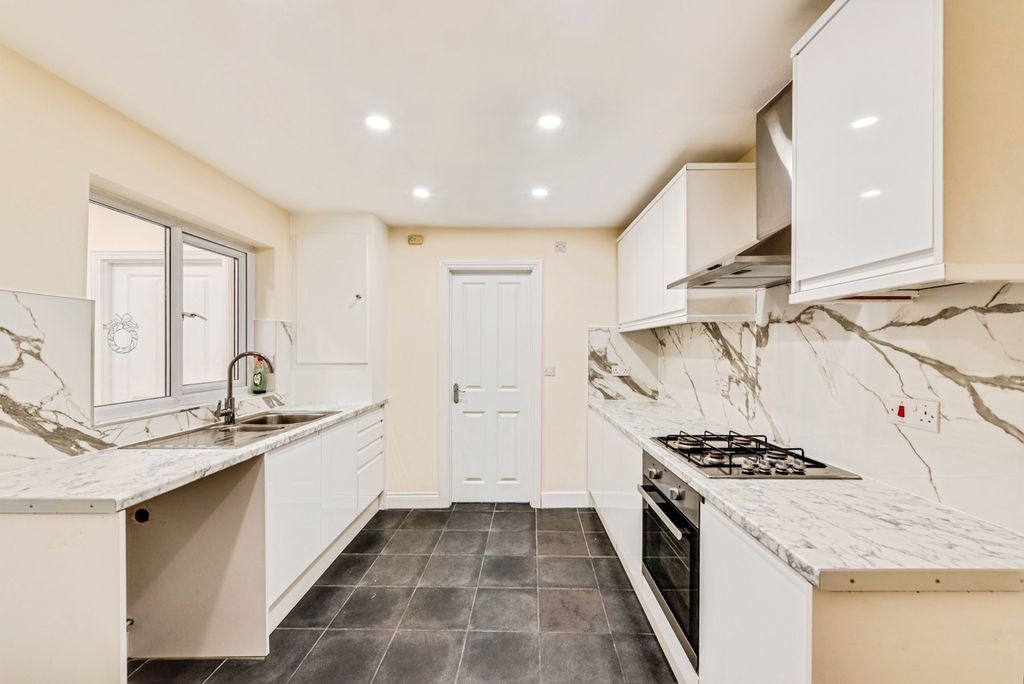 Property photo 1 of 18 Photo