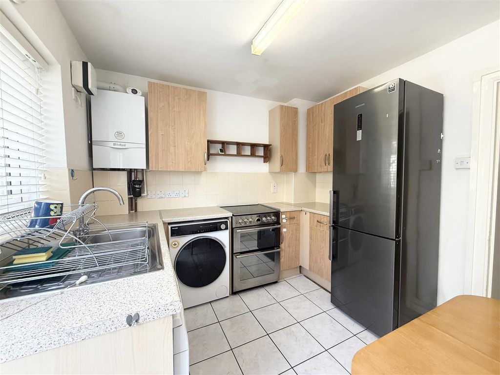 Property photo 3 of 9 Kitchen 2.Jpg