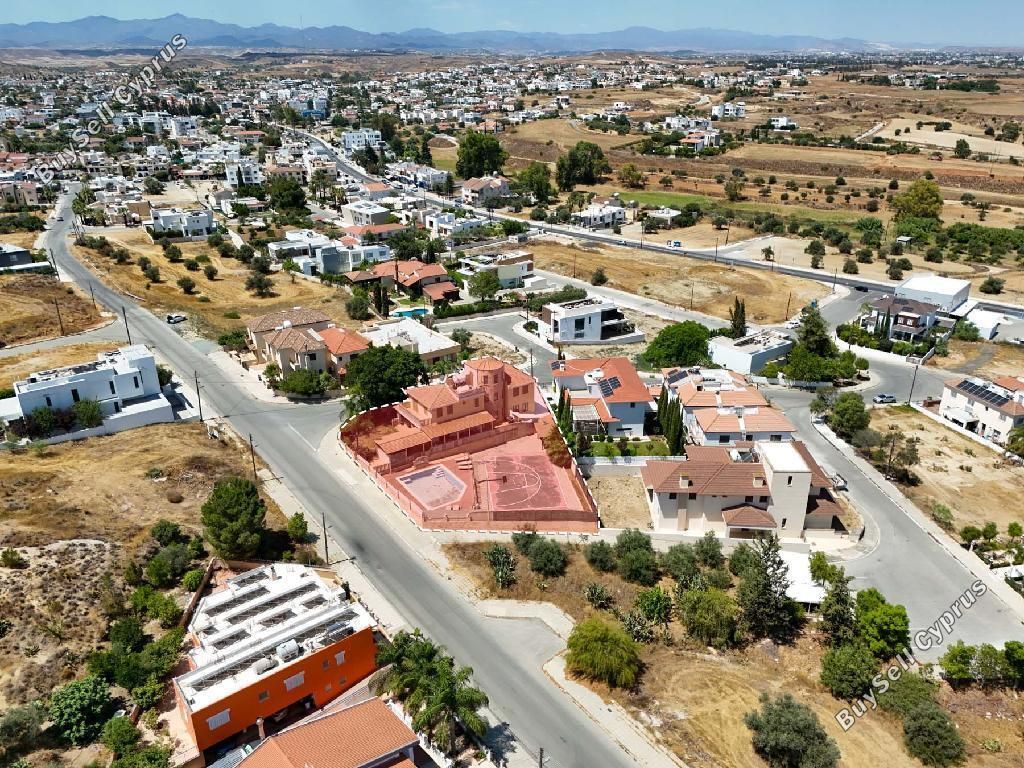 Property photo 1 of 37