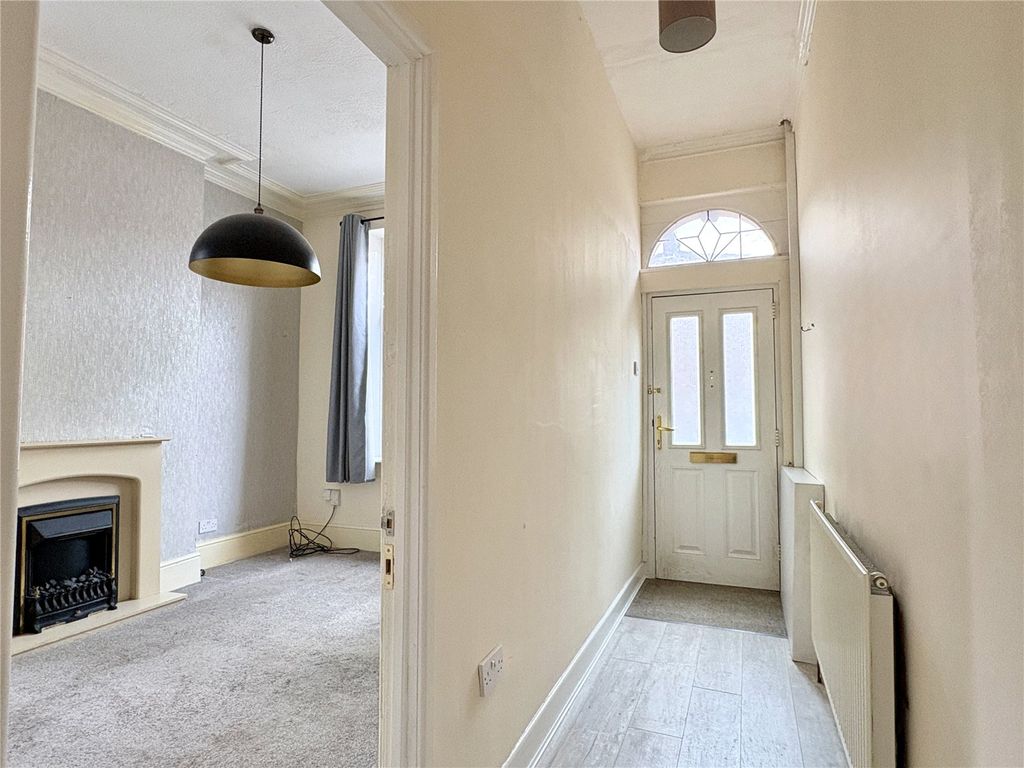 Property photo 2 of 15 Entrance Hall