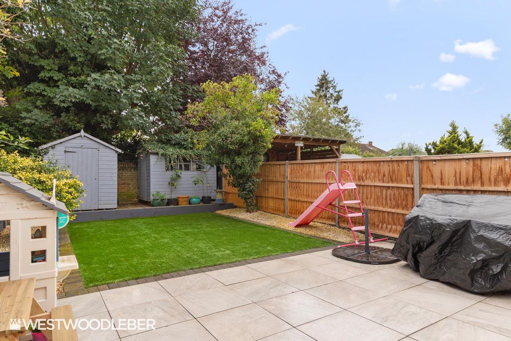 Property photo 2 of 18 Lilliardsclose_16.Jpg