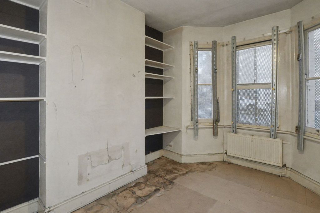 Property photo 2 of 34 Flat A And B, 26 Stanmer Street, Battersea, London Sw11 3Eg