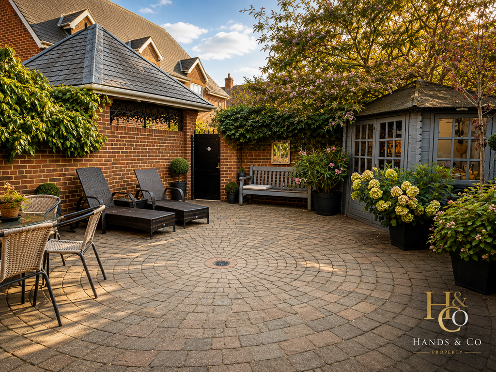 Property photo 3 of 19 Terrace / Patio